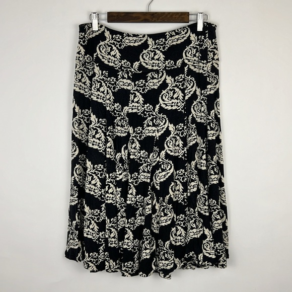 Lapis flowy skirt black and cream. - Picture 2 of 5